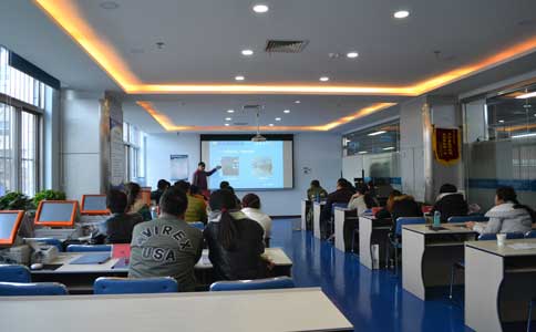 在鎮(zhèn)上開干洗店賺錢嗎，潔希亞