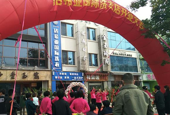 秦皇島干洗店設(shè)備 這些設(shè)備可根據(jù)規(guī)模來選擇